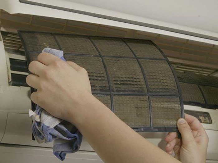 Cách vệ sinh miệng gió máy lạnh định kỳ để không khí luôn sạch và mát