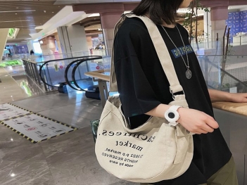 Kích thước túi canvas đeo chéo tiêu chuẩn là bao nhiêu? - Pháp luật & Cuộc sống