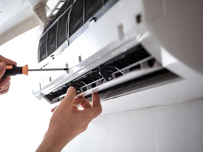 miệng gió máy lạnh ngưng tụ nước